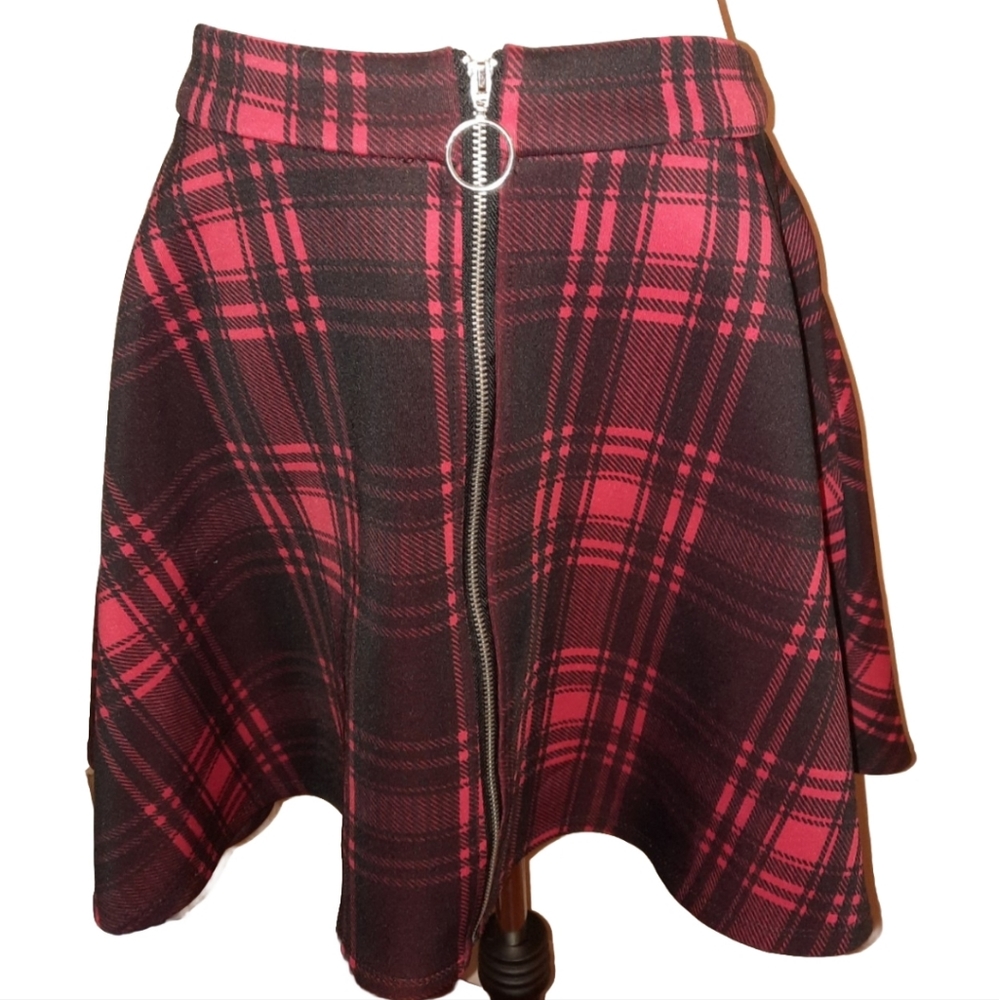 Hot Topic Black and Red Plaid O-ring Goth Skater Skirt Size Small - Picture 2 of 8